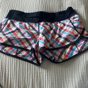 Lululemon colorful shorts size 6 Seawheeze